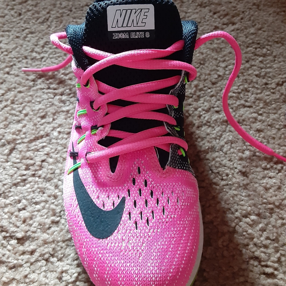Nike pink tennis shoes